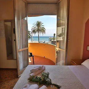 Xxv Aprile Casa Per Ferie Hotel Albenga